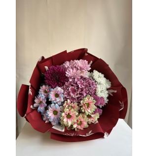 Burgundy Bloom – Renkli Krizantem Buketi